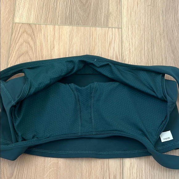 Vuori Daily Crop - Picture 3 of 6